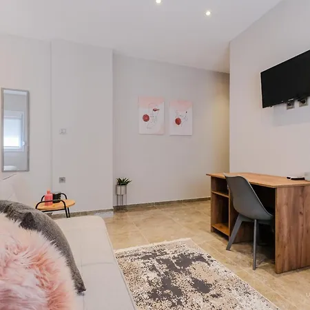 Urban Secret Apartments, Vesta Philoxenia * سالونيك